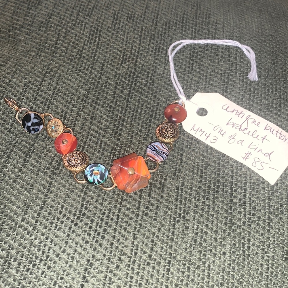 Antique button bracelet. NWT - Picture 1 of 7